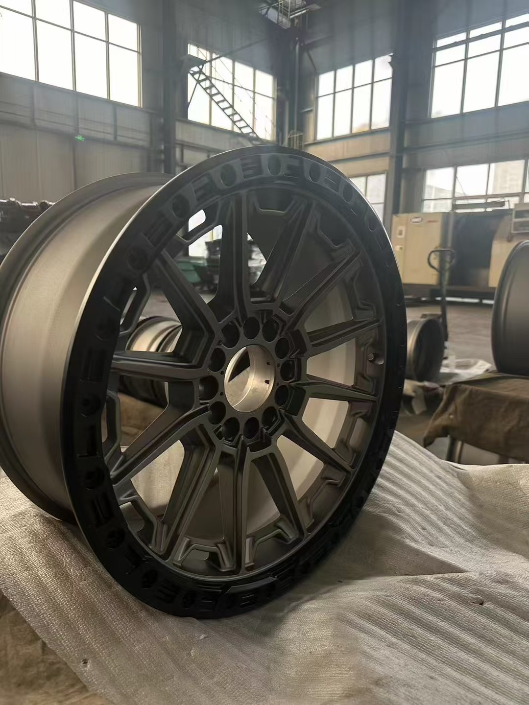 Aluminum casting equipment used to prepare production material