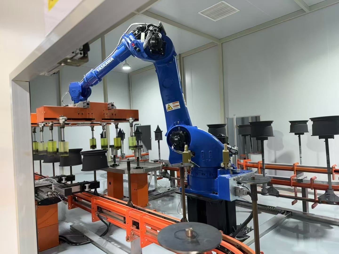 Forged wheel CNC production cell with robotic handling