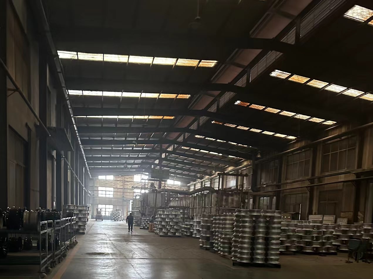 Large wheel production warehouse with separated batches and clear movement lanes