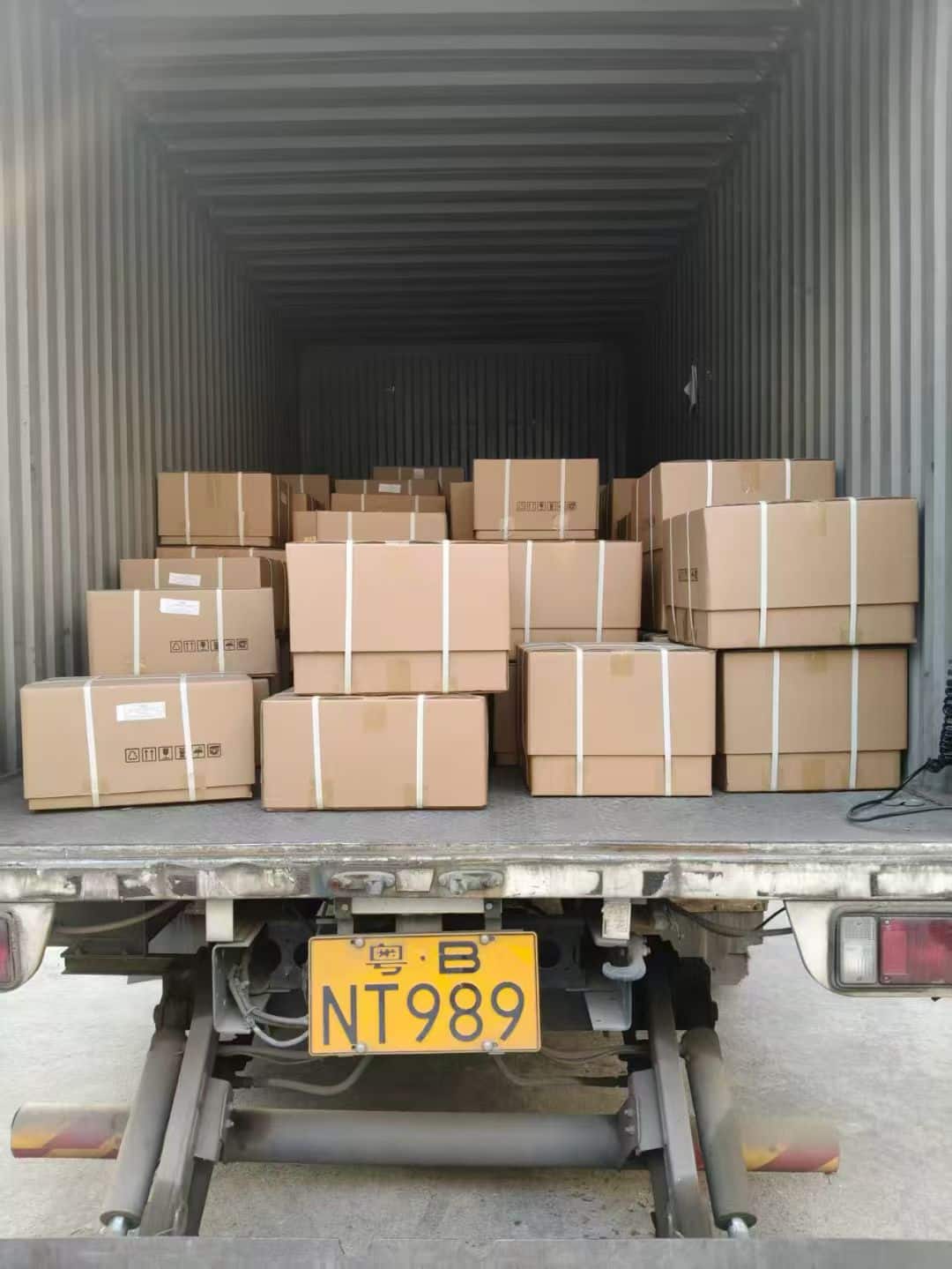 Alloy wheel cartons stacked inside a container with controlled loading pattern