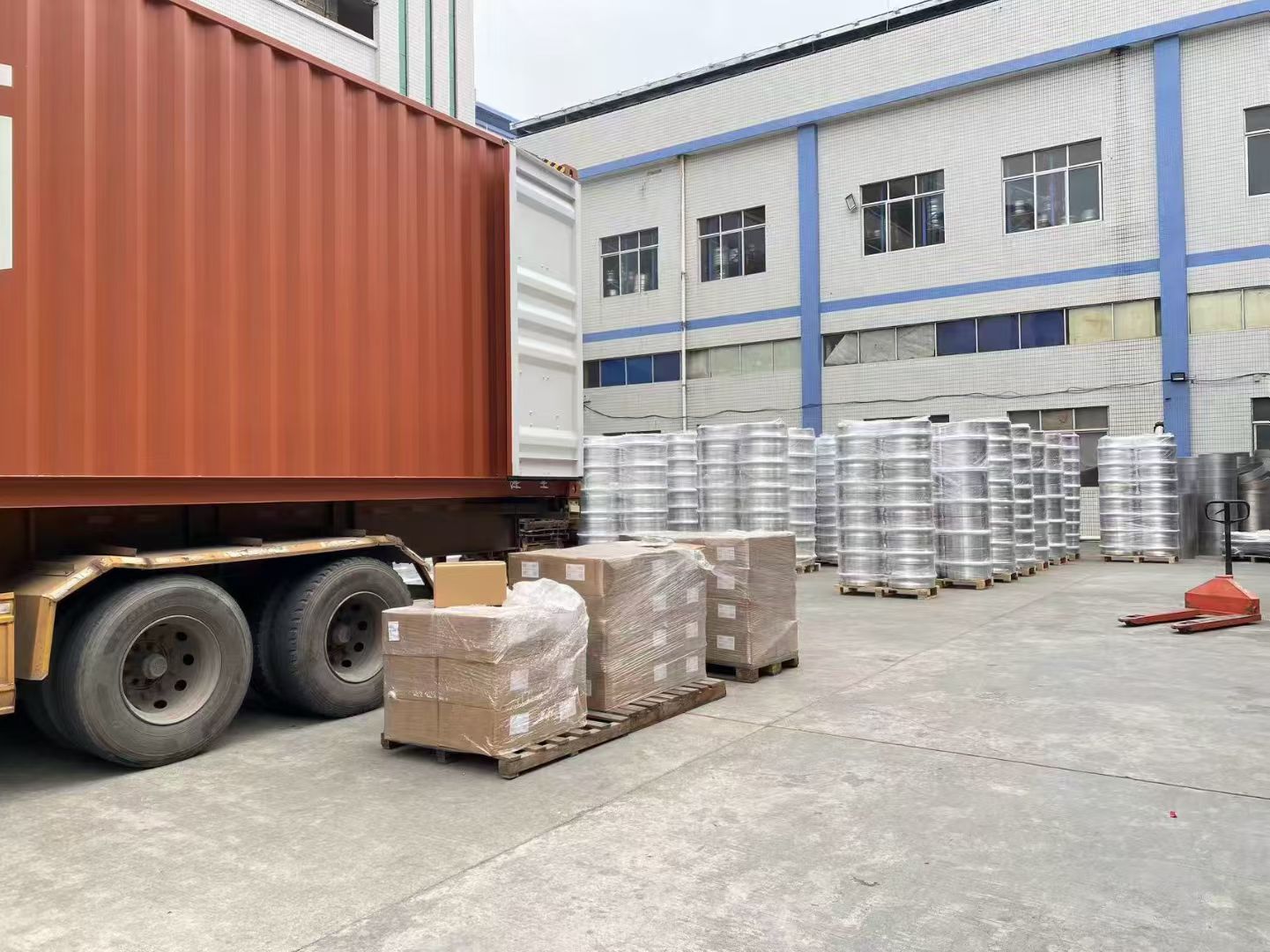 Container truck and wheel batches prepared for yard transfer
