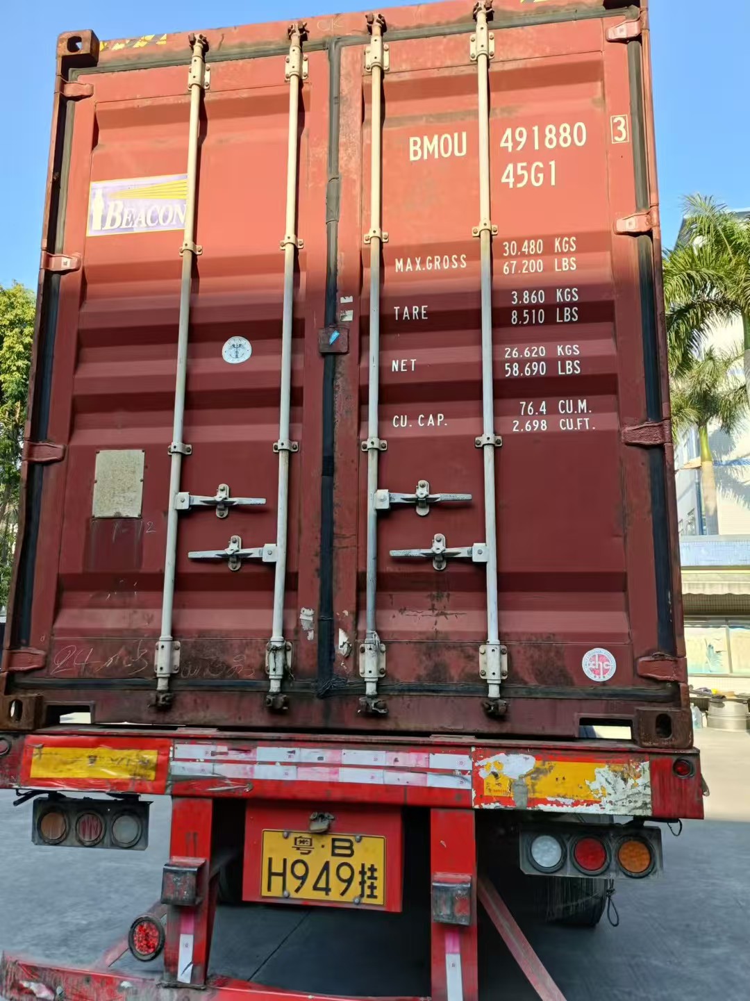 Closed export container after alloy wheel loading is completed